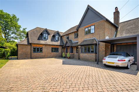 houses for sale in woldingham surrey.